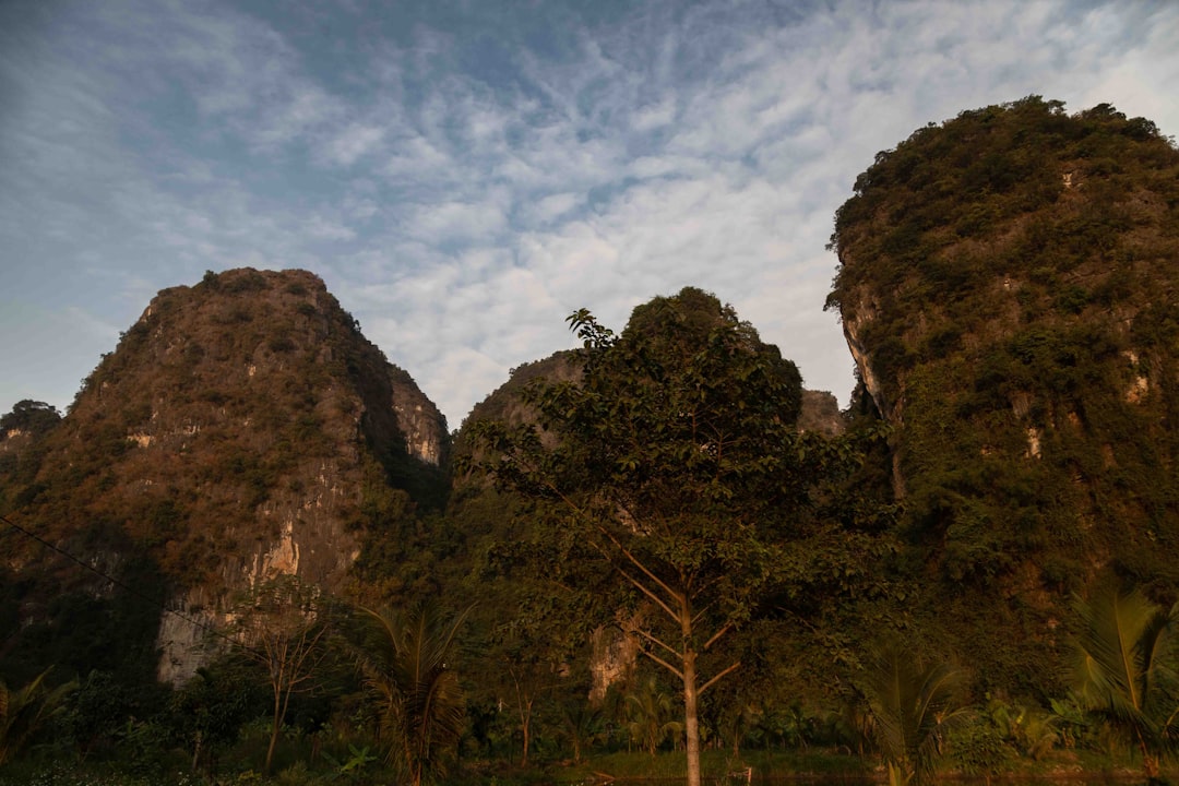 タムコンロー:ラオスの7kmの河川洞窟 - Tham Kong Lo | Secret World Trip Planner