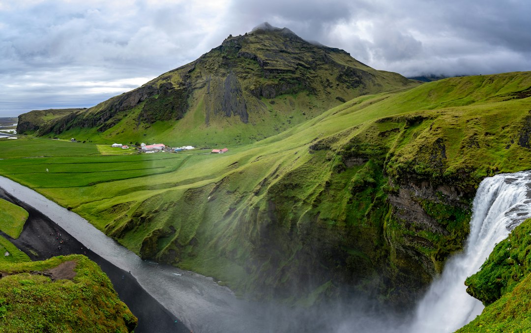 Fimmvörðuháls: caminhando entre geleiras e lava - Gönguleið um Fimmvörðuháls | Secret World Trip Planner