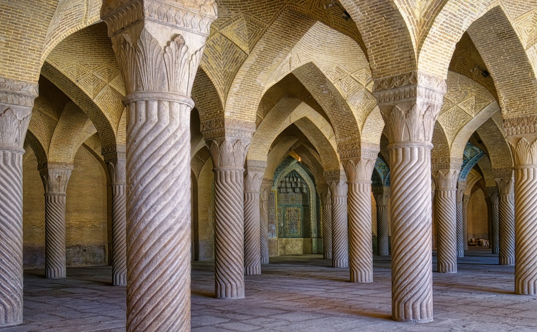 Shiraz, Irã: a terra natal da uva Syrah - Saadi St | Secret World Trip Planner