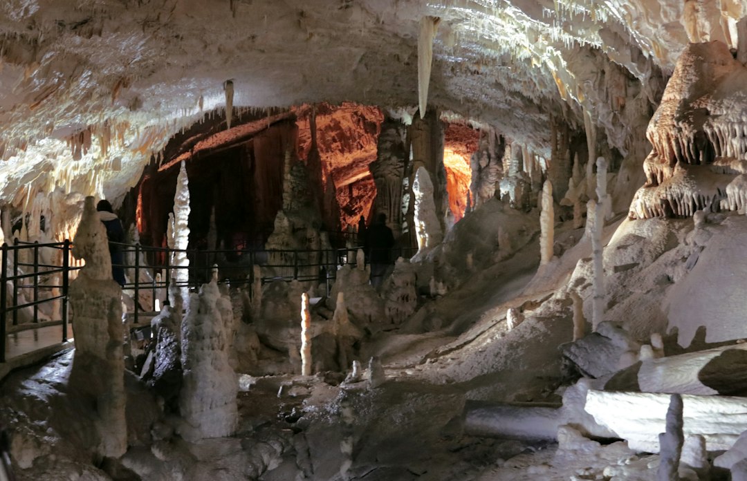 Gruta de Gelo de Dobšiná: uma maravilha subterrânea - Dobšinská Ľadová Jaskyňa | Secret World Trip Planner