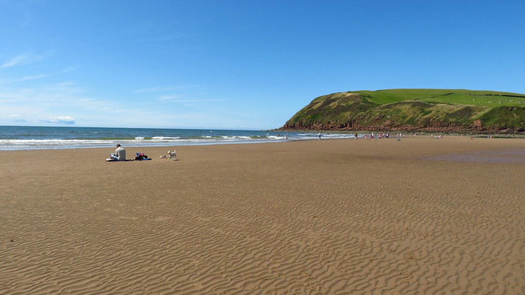 Traeth Porth Wen: Die verborgene Bucht von Anglesey - Llanbadrig | Secret World Trip Planner
