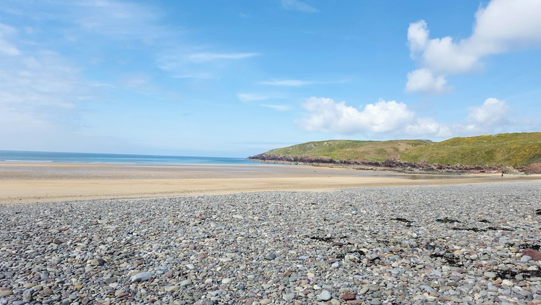 Traeth Porth Wen : la plage secrète d'Anglesey - Llanbadrig | Secret World Trip Planner