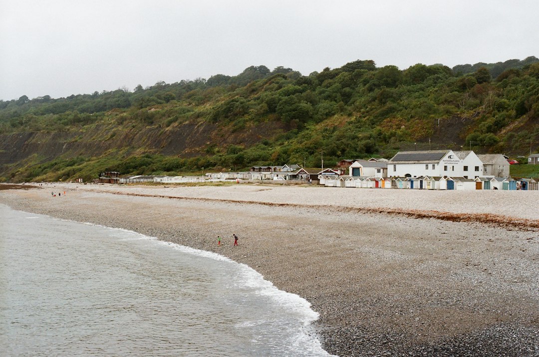 Traeth Porth Wen: la playa oculta de Anglesey - Llanbadrig | Secret World Trip Planner