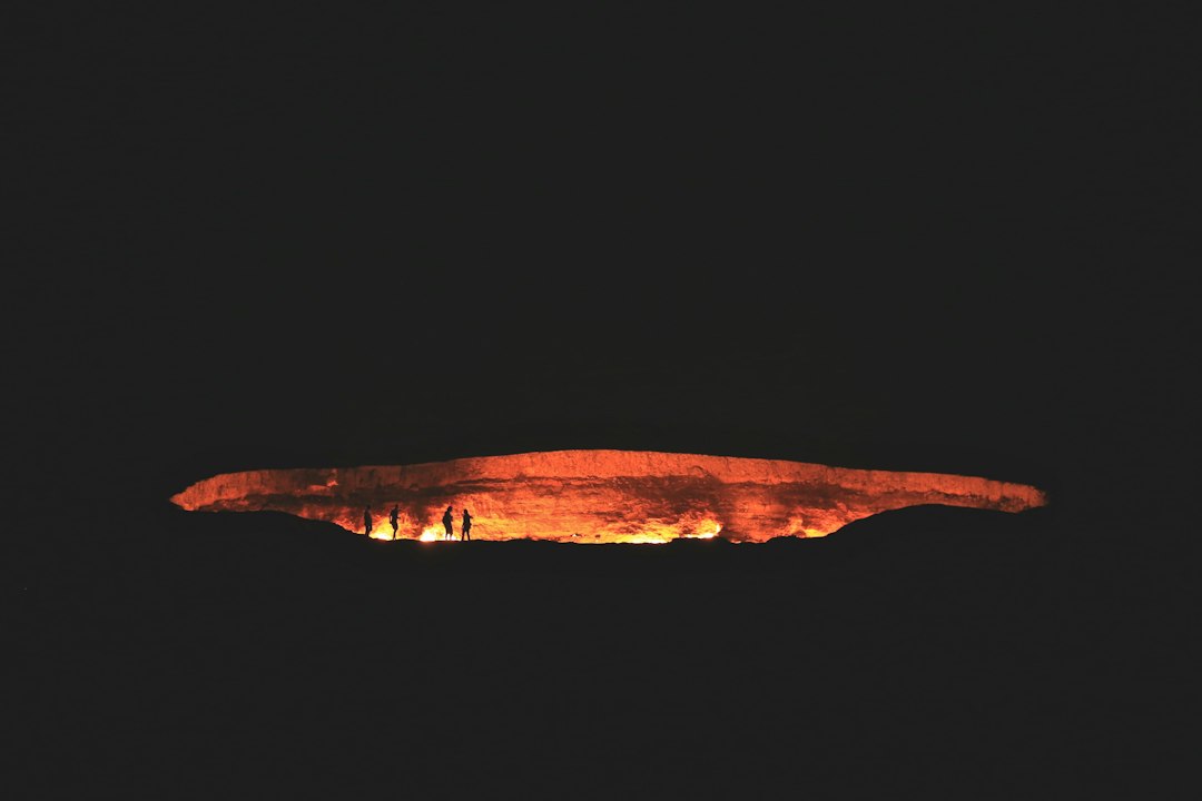 Darvaza: The Fiery Crater in the Karakum Desert — Porta dell'inferno