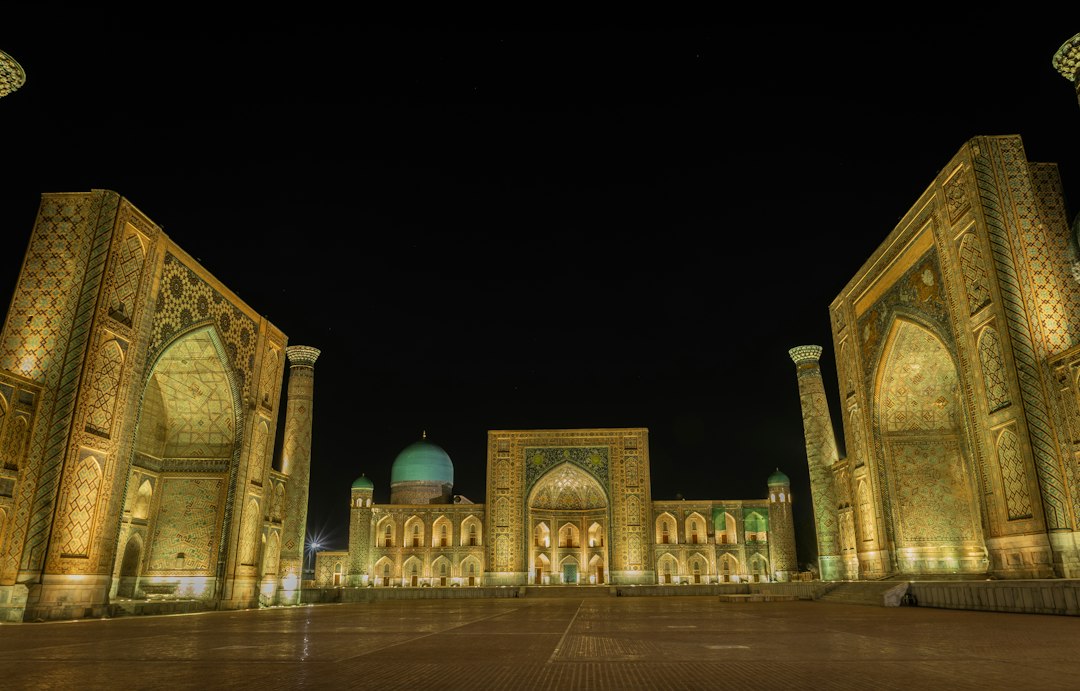 ティリャコリ・マドラサ:サマルカンドの黄金の天井 - Samarqand | Secret World Trip Planner