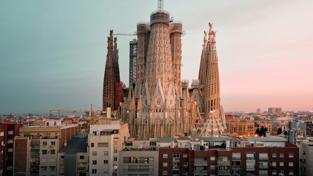 비밀의 세계 vs 완더로그: 바르셀로나 여행 플래너 선택하기 - Barcellona | Secret World Trip Planner