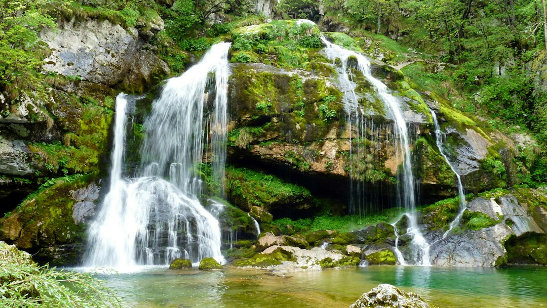 Slap Virje: Der Tuffwasserfall im Soča-Tal - Gljun | Secret World Trip Planner