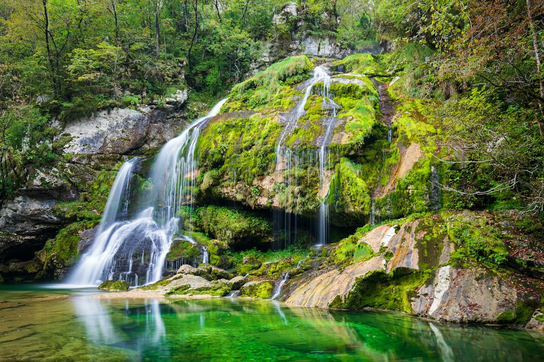 Слэп Вирье: туфовый водопад в долине Сочи - Gljun | Secret World Trip Planner