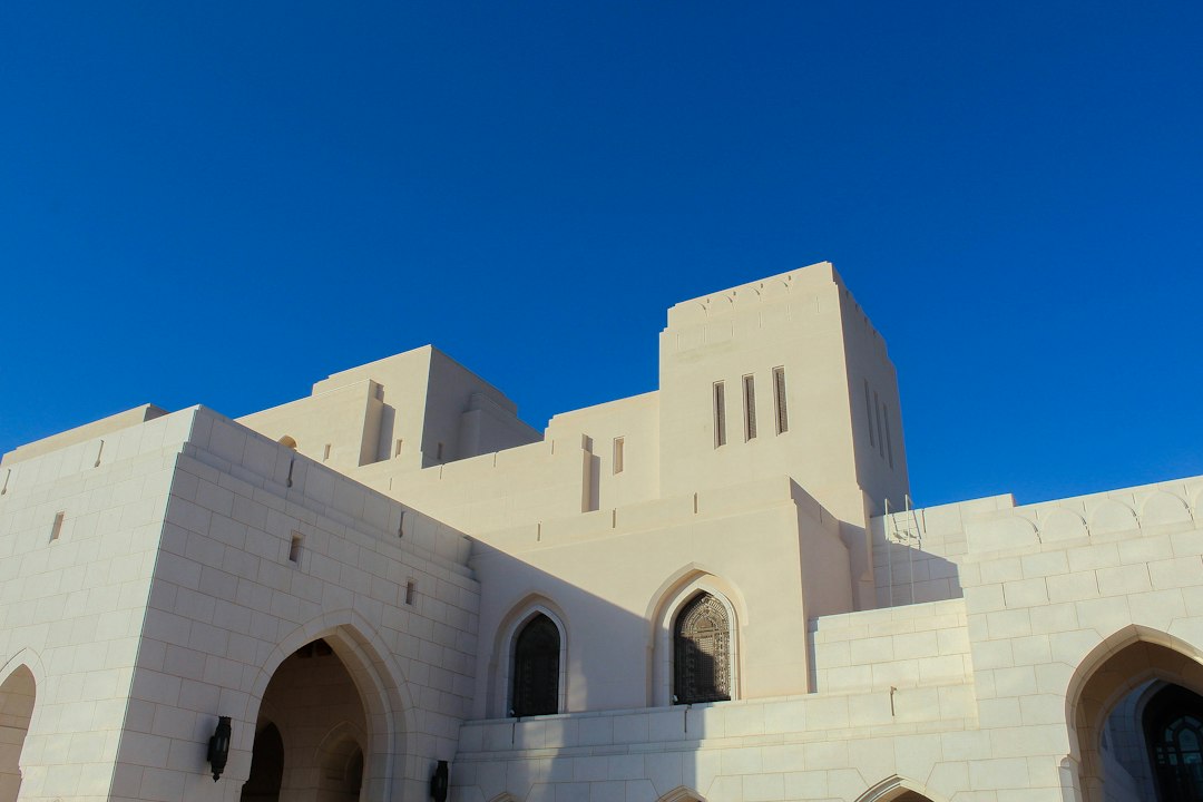 Museu Nacional de Omã: história e arte em Muscat - opposite Al Alam Palace، Al Saidiya St | Secret World Trip Planner