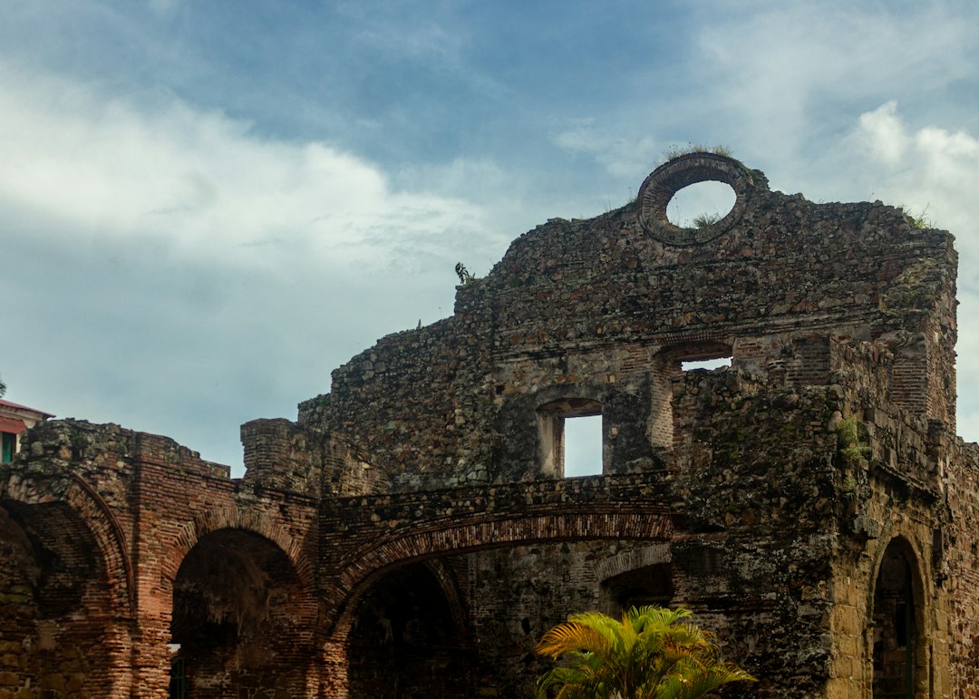格德遗址:被森林吞没的斯瓦希里宫殿 - Gede Watamu Rd | Secret World Trip Planner