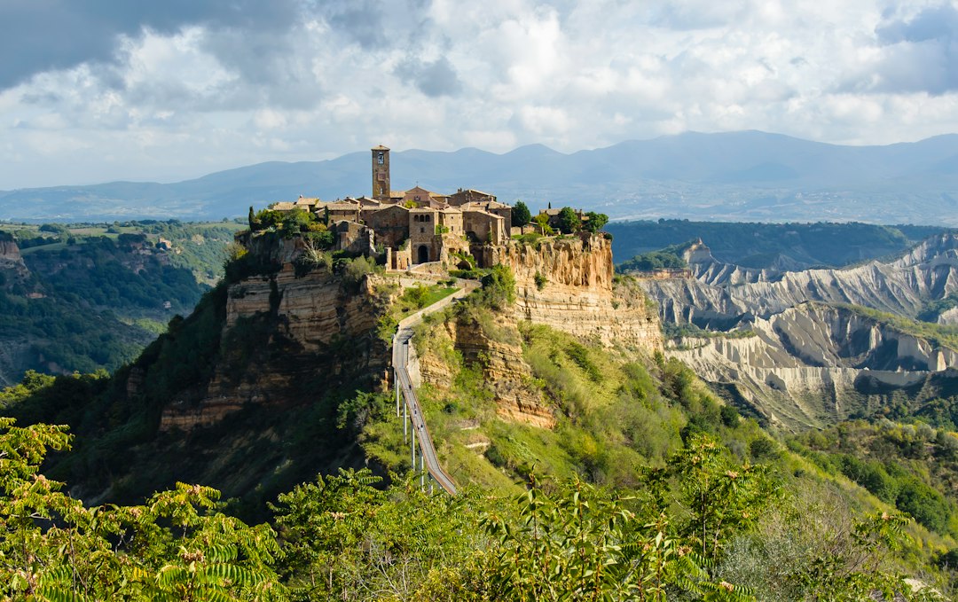 Château de Berat : la citadelle byzantine habitée - Sheshi Sallabanda 5001 | Secret World Trip Planner