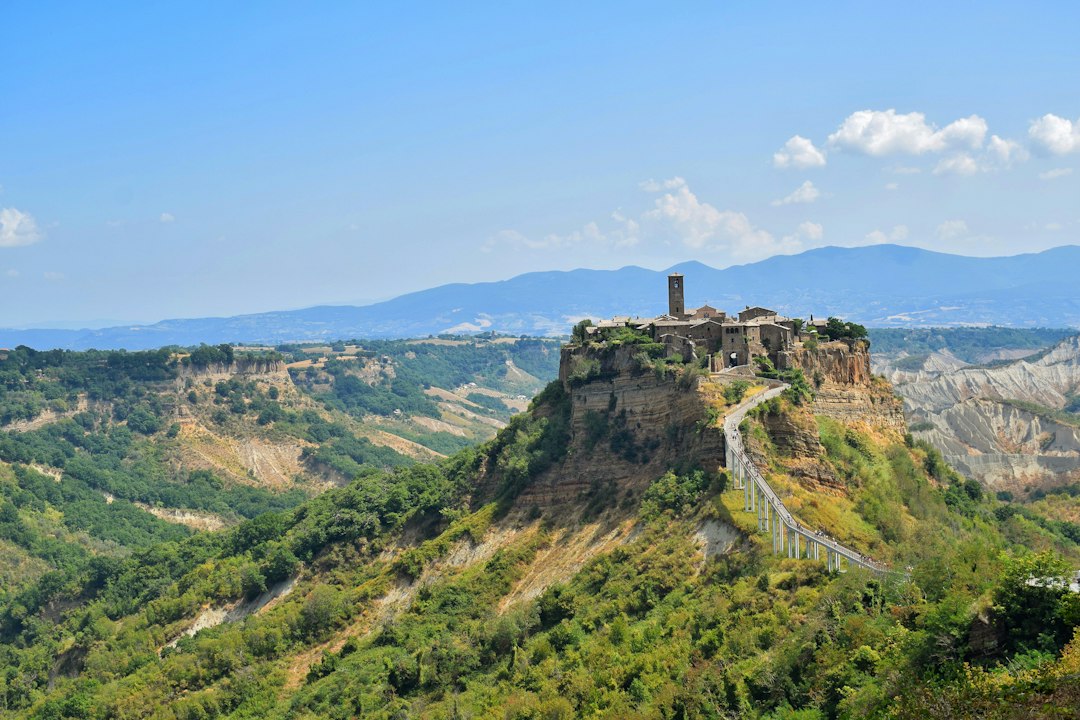 贝拉特城堡：居住的拜占庭堡垒 - Sheshi Sallabanda 5001 | Secret World Trip Planner