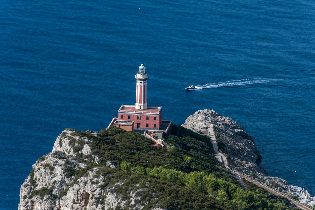 Faro di Punta Carena: la Capri fuori dalle folle - Via Faro Punta Carena | Secret World Trip Planner