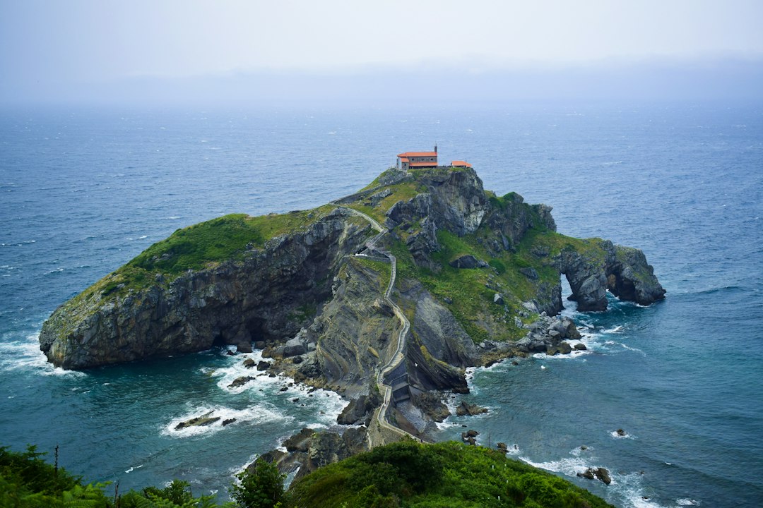 プンタ・カレーナの灯台:人混みを避けたカプリ - Via Faro Punta Carena | Secret World Trip Planner