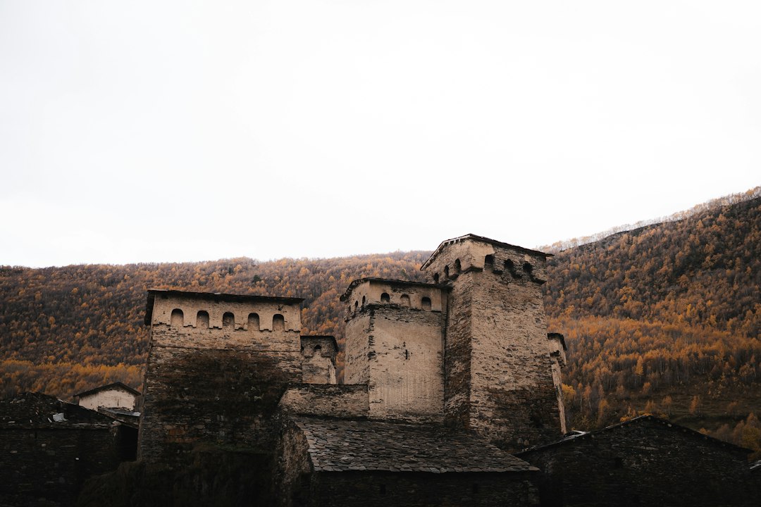 Turm von Svaneti: Mittelalterliche Wächter des Kaukasus - MPXX+J34 | Secret World Trip Planner