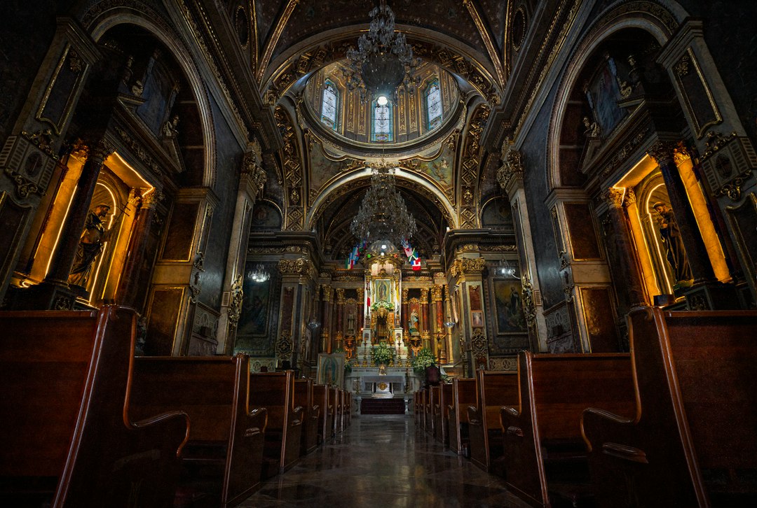 L'Expiatoire de Guadalajara : gothique en pierre volcanique - 44160 Guadalajara | Secret World Trip Planner