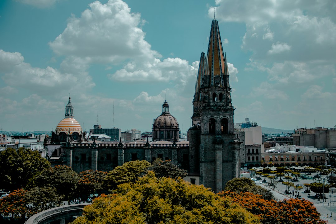 L'Expiatoire de Guadalajara : gothique en pierre volcanique - 44160 Guadalajara | Secret World Trip Planner