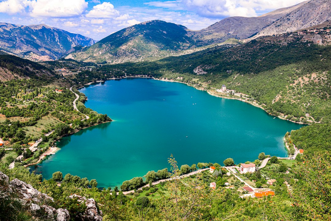 斯卡诺湖:阿布鲁佐的冰心之地 - 67038 Scanno AQ | Secret World Trip Planner