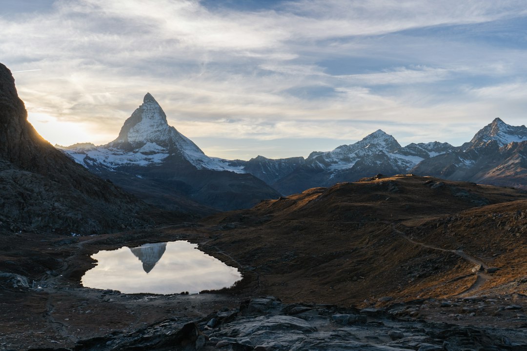 Рифельзе: озеро, отражающее Маттерхорн среди звезд - Riffelsee | Secret World Trip Planner