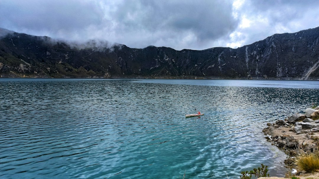 퀼로토아 루프: 화산 분화구 트레킹의 매력 - Quilotoa | Secret World Trip Planner