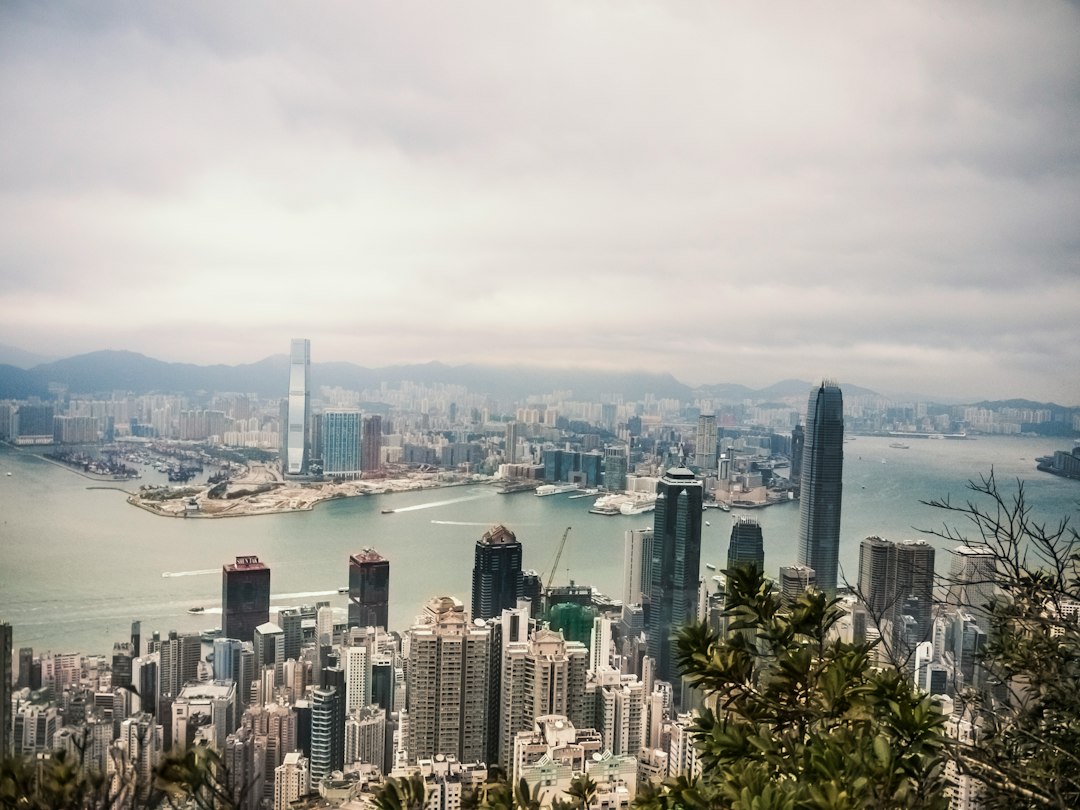 Scopri la Magia di Victoria Peak a Hong Kong: the view everyone sees and almost nobody understands