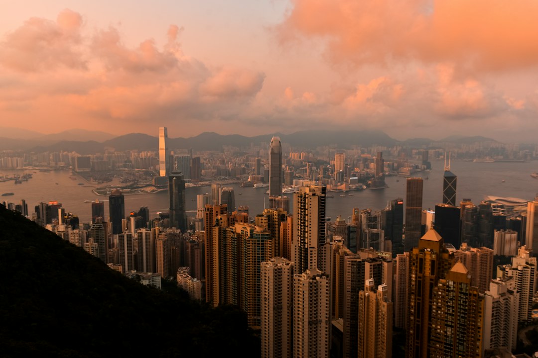 Découvrez la magie de Victoria Peak à Hong Kong - The Peak | Secret World Trip Planner