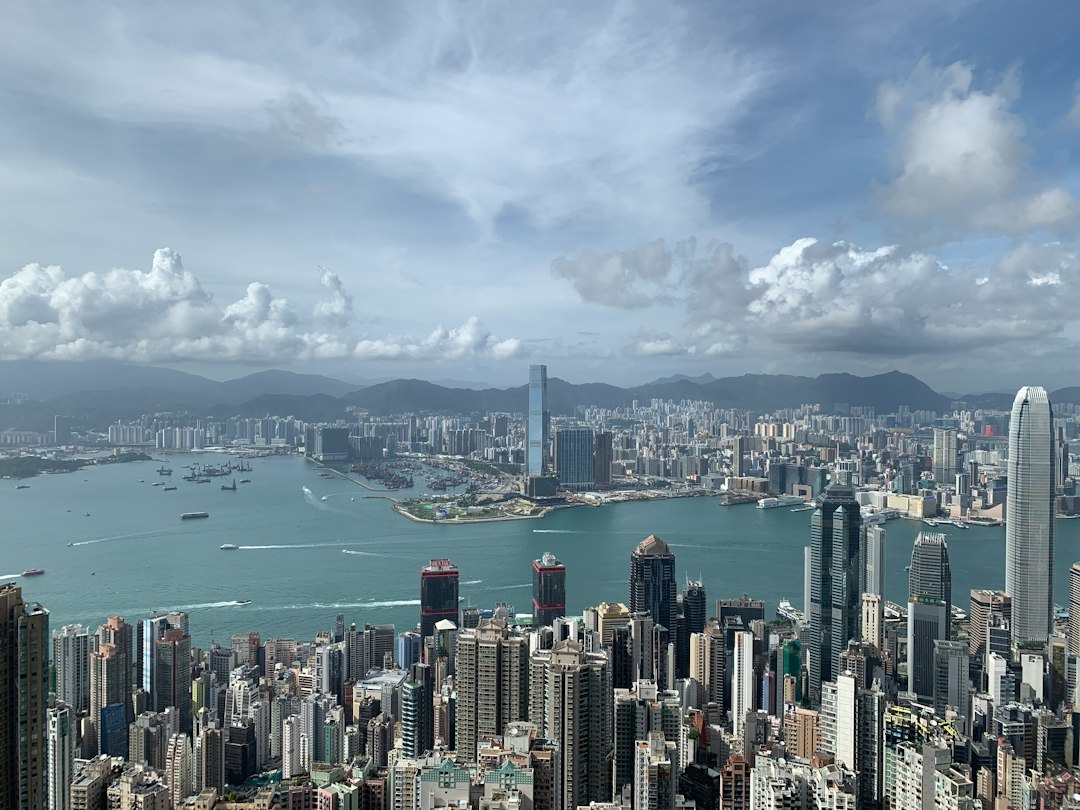 Descubra a Magia do Victoria Peak em Hong Kong - The Peak | Secret World Trip Planner
