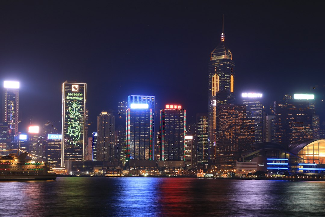 Scopri la Magia dell'Avenue of Stars a Hong Kong - Tsim Sha Tsui | Secret World Trip Planner