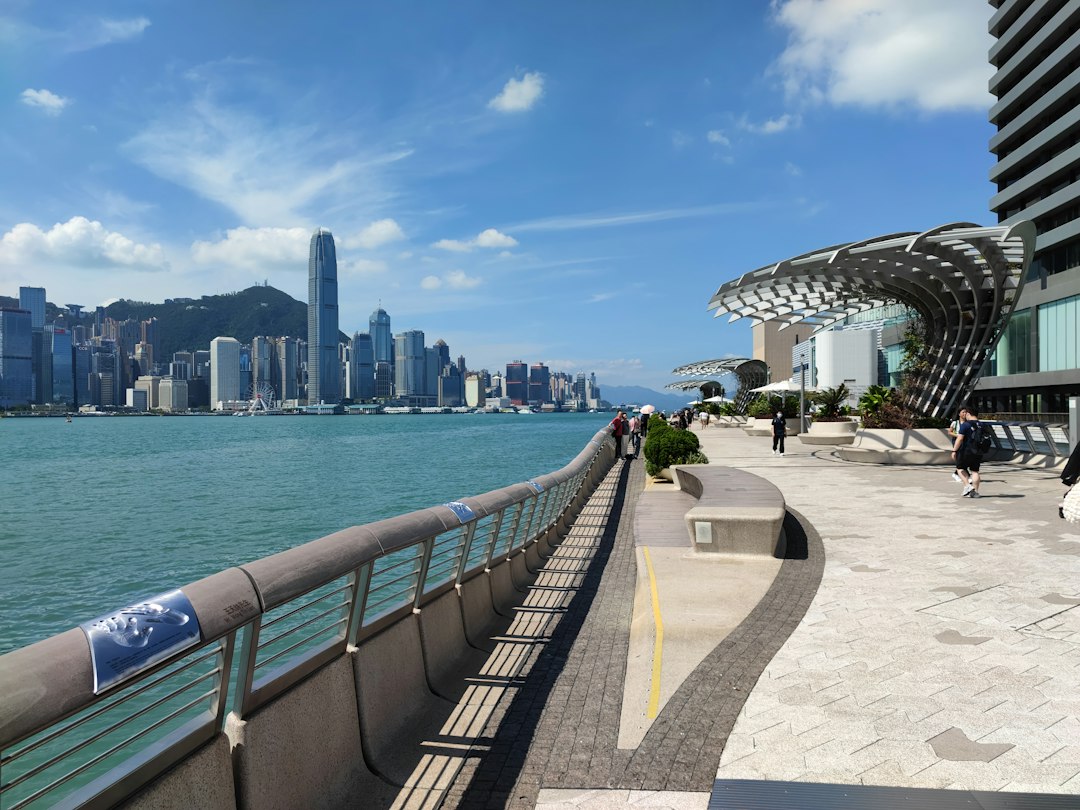 Scopri la Magia dell'Avenue of Stars a Hong Kong - Tsim Sha Tsui | Secret World Trip Planner
