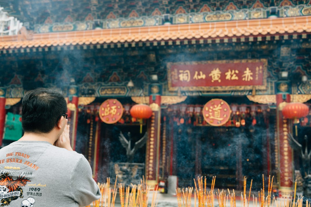 Scopri il Man Mo Temple di Hong Kong - Sheung Wan | Secret World Trip Planner