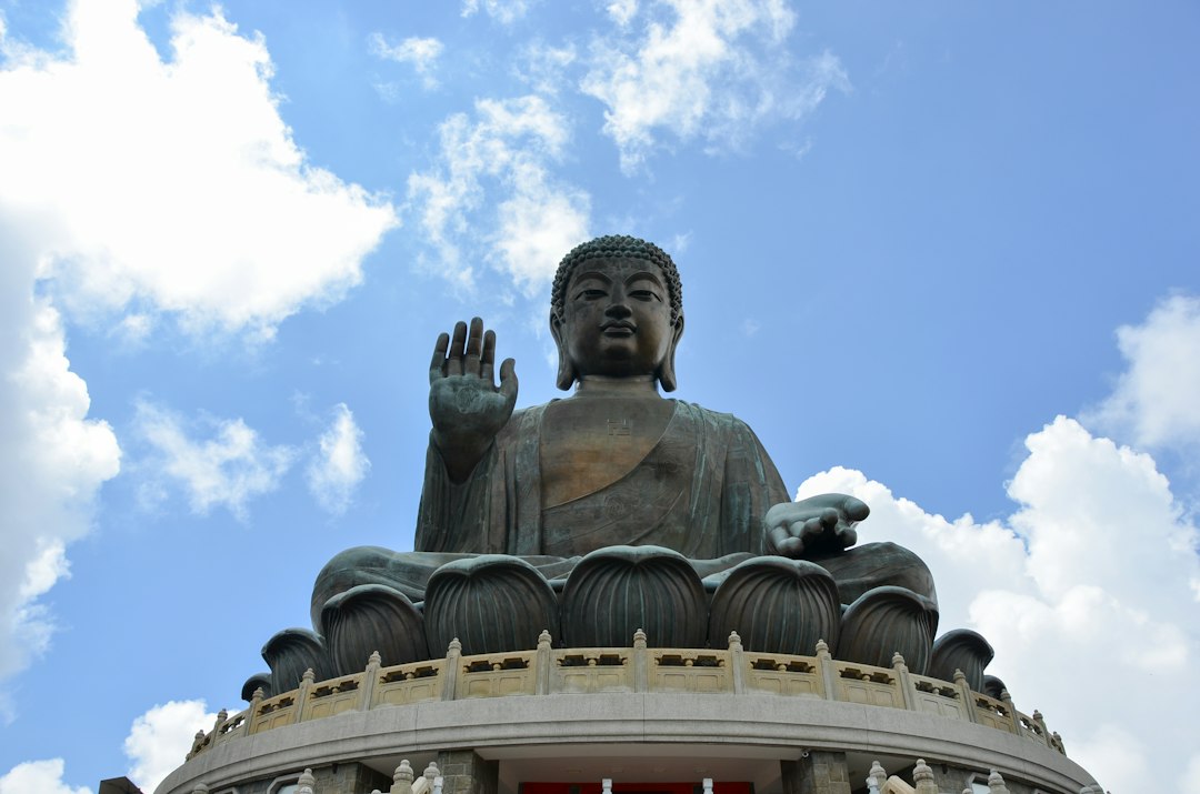 Погружение в мир Будды Тянь Тан в Гонконге - Lantau Island | Secret World Trip Planner