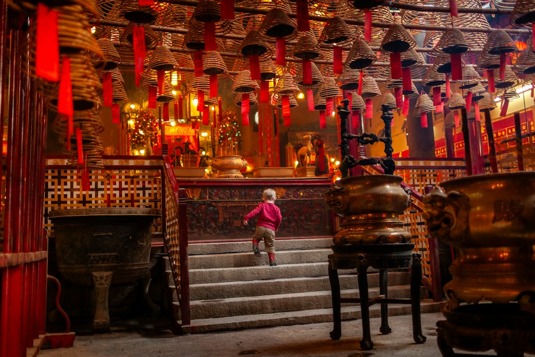 Descubre el Monasterio de los Diez Mil Budas - Sha Tin | Secret World Trip Planner