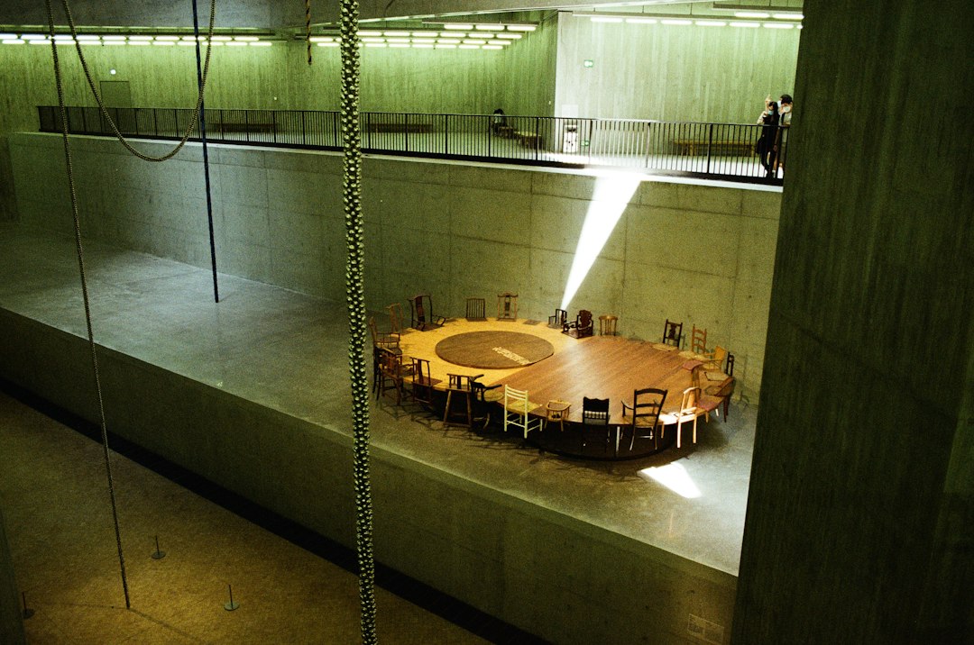 Découvrir l'art contemporain au musée M+ de Hong Kong - West Kowloon | Secret World Trip Planner