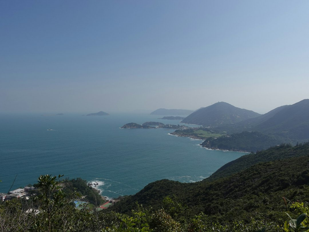 Caminhos Suspensos: Descobrindo a Dragon's Back - Shek O | Secret World Trip Planner