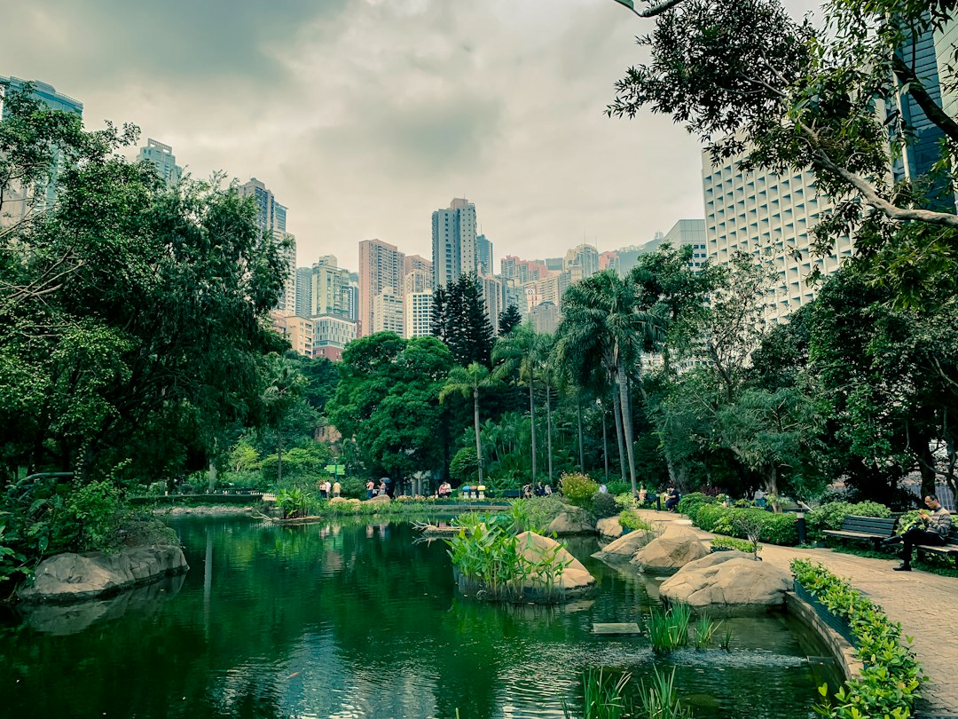 Scopri la Magia di Hong Kong Park: the garden that the city forgot it built