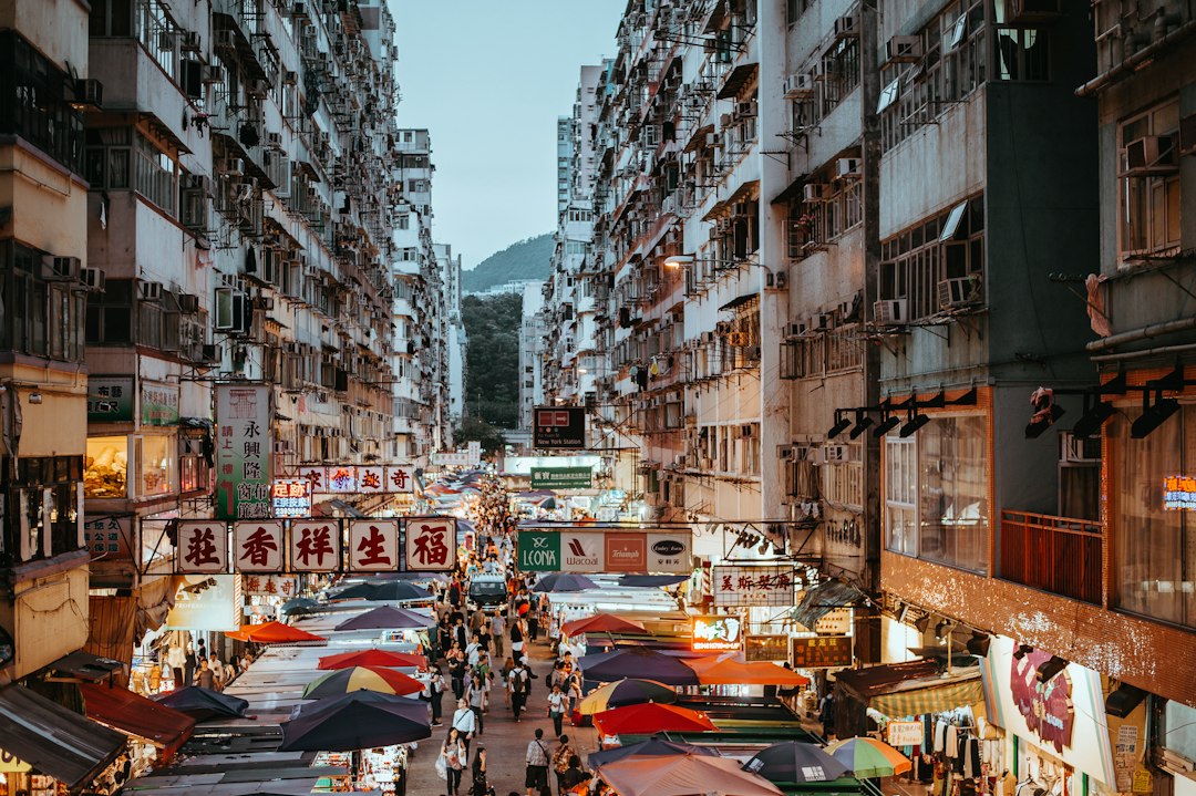 Entdecke den Ladies' Market in Hongkong - Mong Kok | Secret World Trip Planner