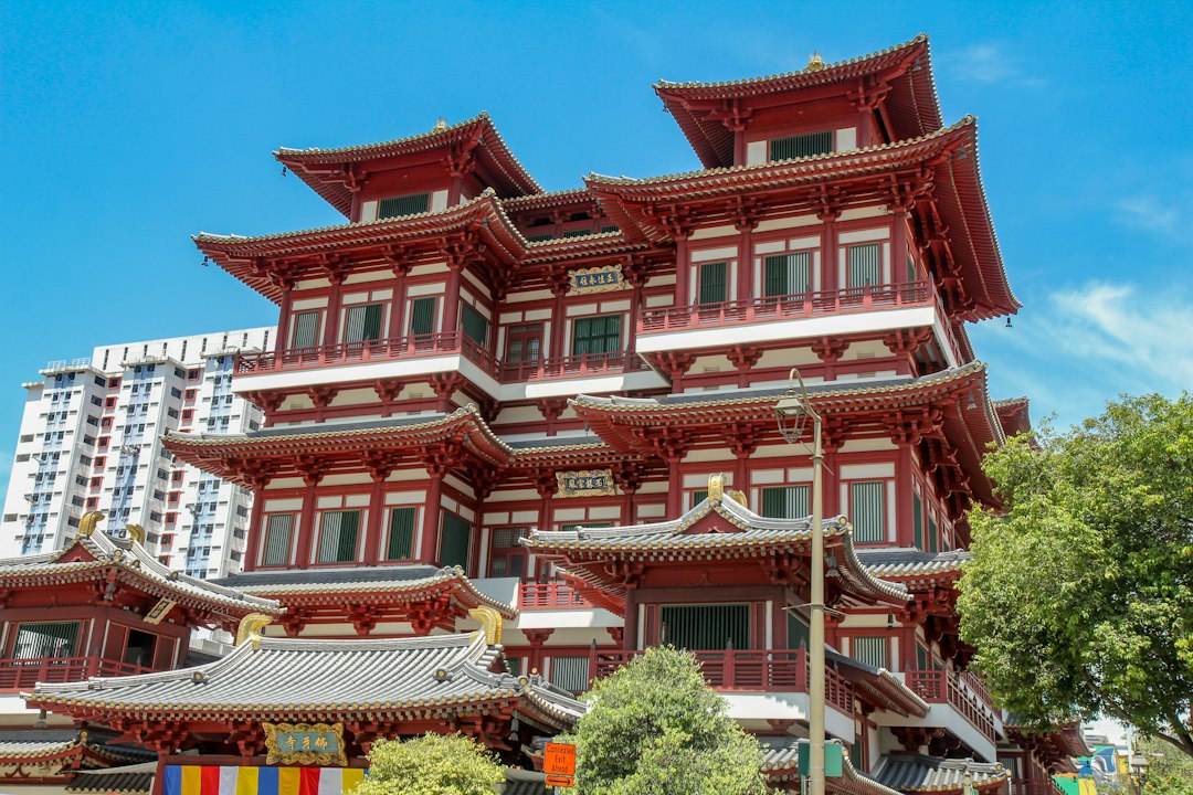 Découvrez le Temple de la Relique de la Dent de Bouddha à Singapour - 288 S Bridge Rd | Secret World Trip Planner