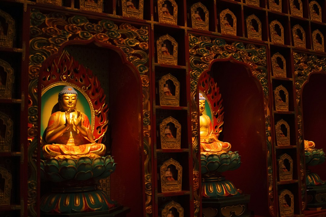 Descubre el Templo de la Reliquia del Diente de Buda en Singapur - 288 S Bridge Rd | Secret World Trip Planner