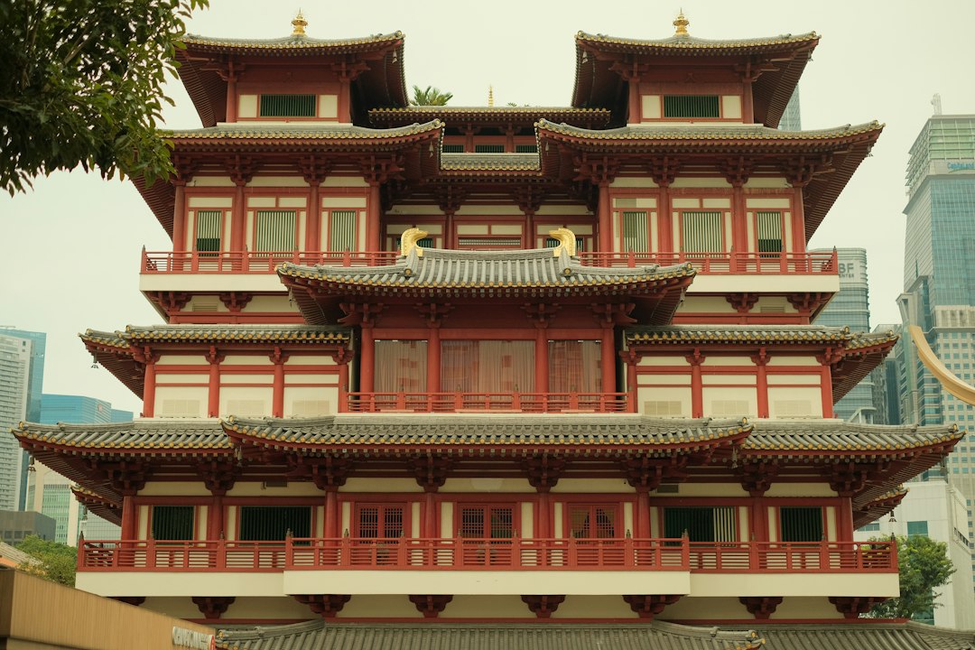 Descubra o Templo da Relíquia do Dente de Buda em Cingapura - 288 S Bridge Rd | Secret World Trip Planner