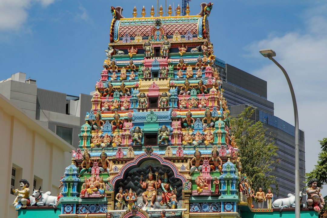 Scopri il Fascino del Sri Mariamman Temple a Singapore - 244 S Bridge Rd | Secret World Trip Planner