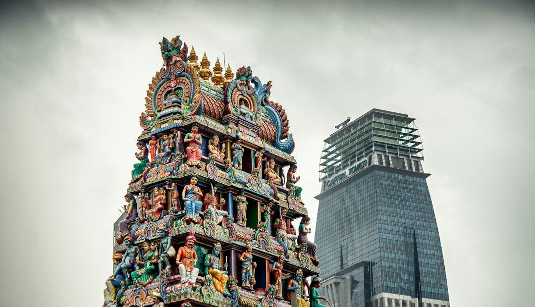 Scopri il Fascino del Sri Mariamman Temple a Singapore - 244 S Bridge Rd | Secret World Trip Planner