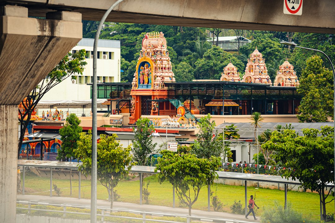 Descubre el Templo Sri Veeramakaliamman en Singapur - 141 Serangoon Rd | Secret World Trip Planner