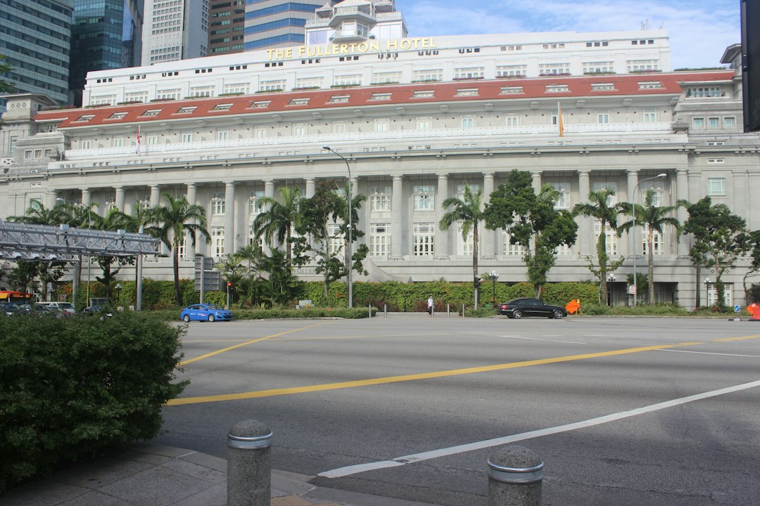 Entdecke das Fullerton Building in Singapur - 1 Fullerton Sq | Secret World Trip Planner