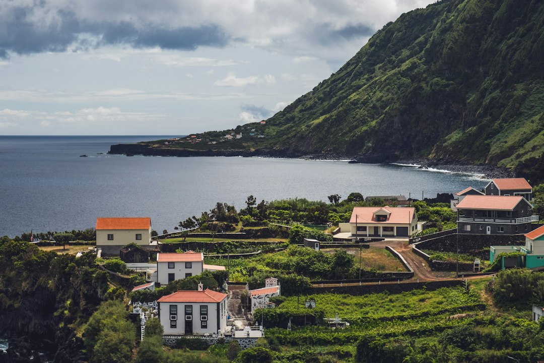 ポンタ・ドス・ロザイス:サン・ジョルジェの廃灯台 - São Jorge | Secret World Trip Planner