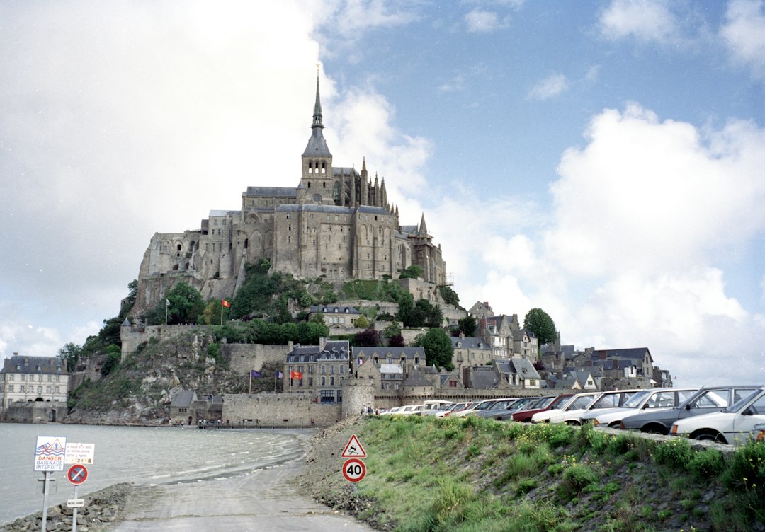 蒙圣米歇尔：挑战潮汐的修道院 - L'Abbaye | Secret World Trip Planner