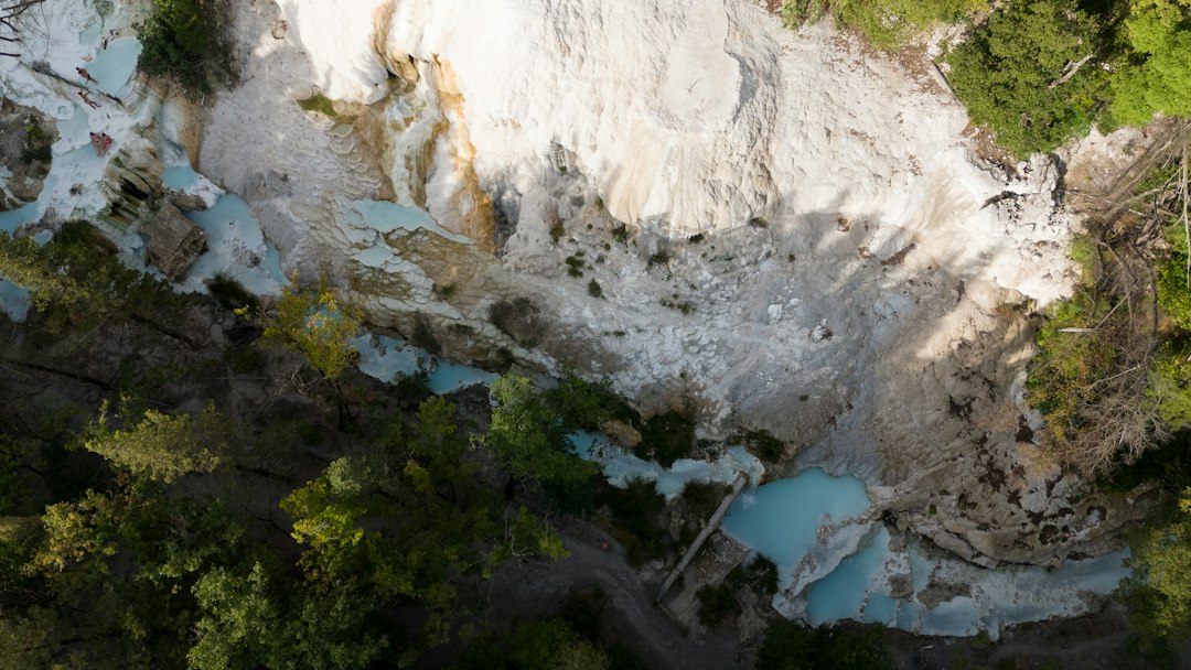 バーニ・サン・フィリッポ：ヴァル・ドルチャの無料温泉 — 53023 Bagni San Filippo SI