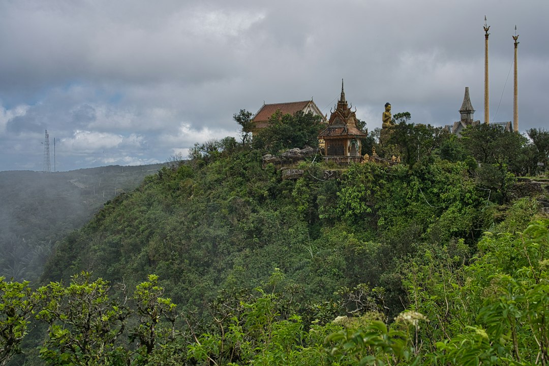 Wat Phu Tok: Das Kloster in den Felsen Thailands - Si Wilai District | Secret World Trip Planner