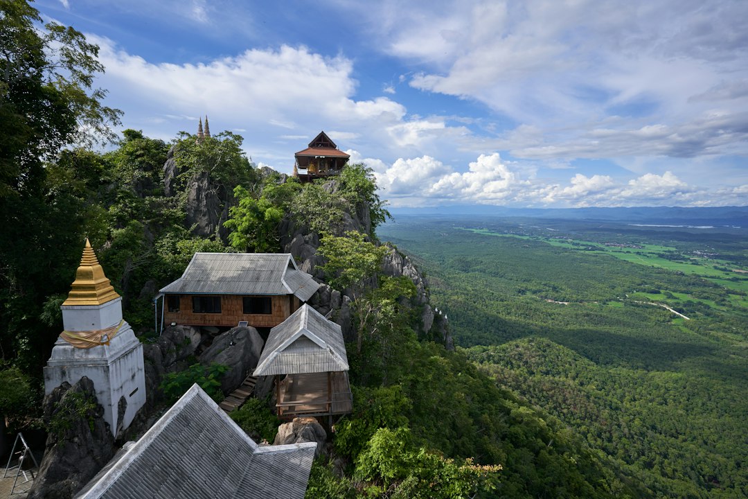 Ват Пху Ток: монастырь в скале в Таиланде - Si Wilai District | Secret World Trip Planner