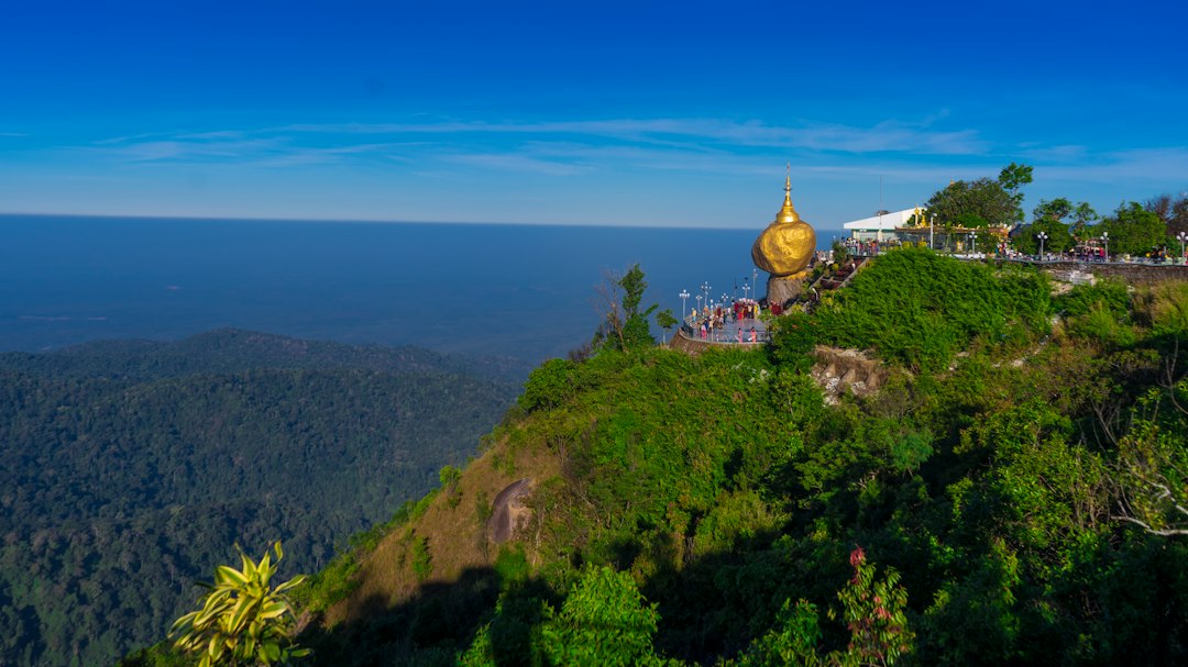 ワット・プー・トーク:タイの岩の中の修道院 - Si Wilai District | Secret World Trip Planner