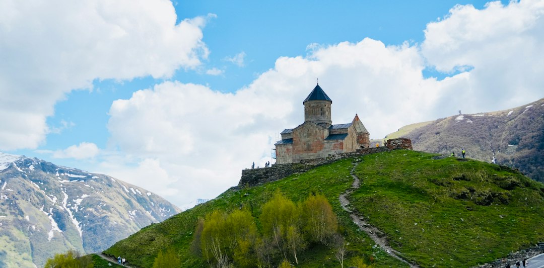 Церковь Гергети: храм на крыше Кавказа - Kazbegi | Secret World Trip Planner